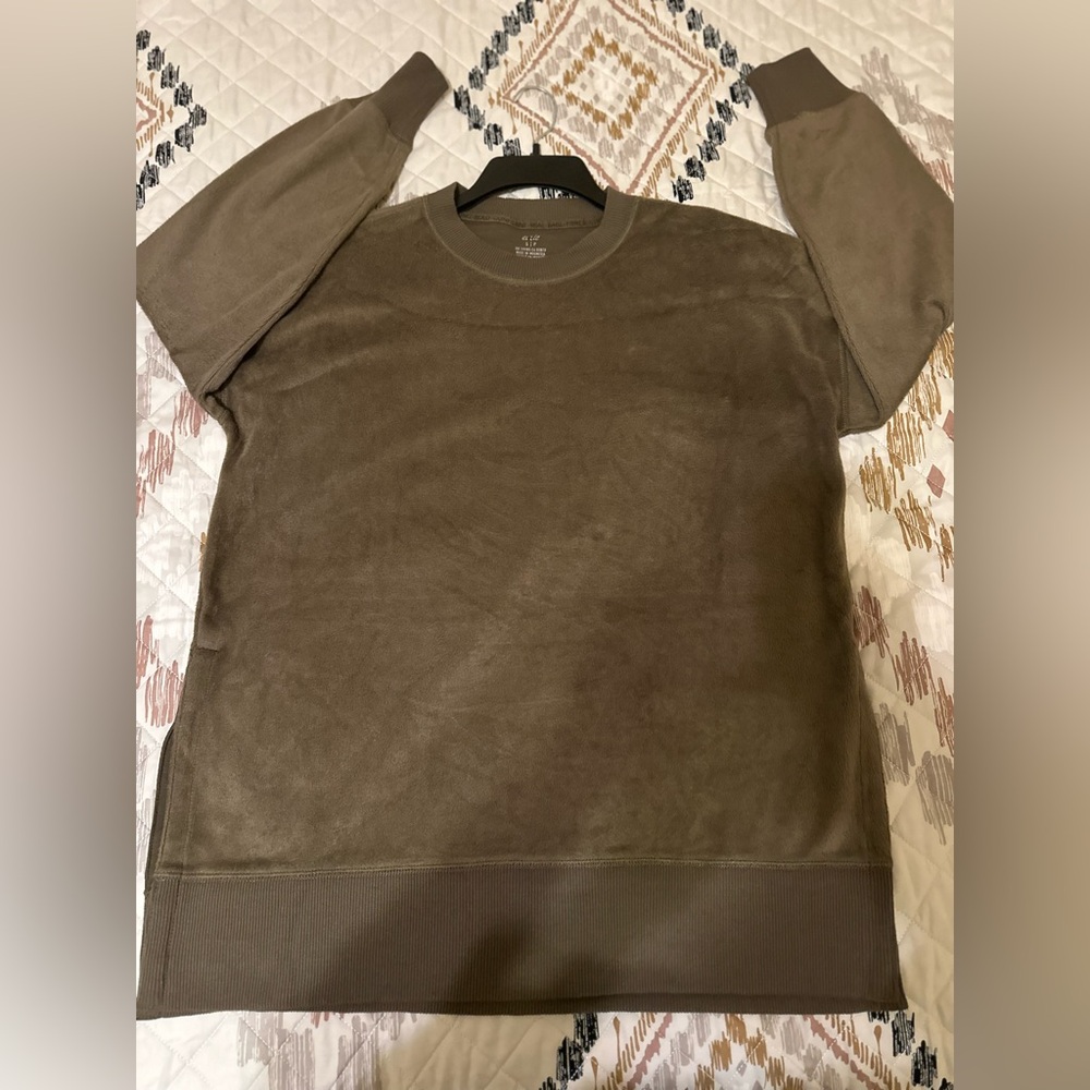 Aerie Women's Khaki and Green sweater. Size S NWOT.‎ Crew neck, long sleeves.